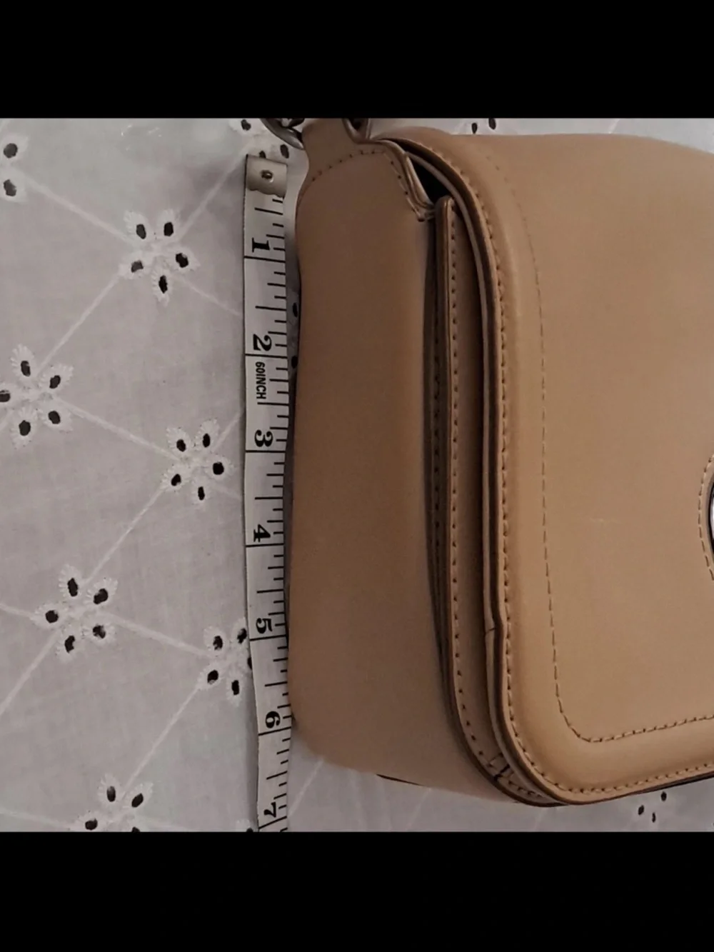 Marc Jacobs Beige Leather Crossbody with Signature Medallion - Picture 14 of 16